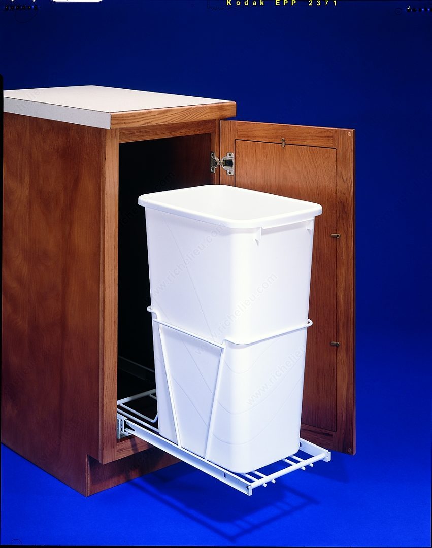 Richelieu RV12PB50 Rev-A-Shelf 30 Qt Pullout Trash Bin